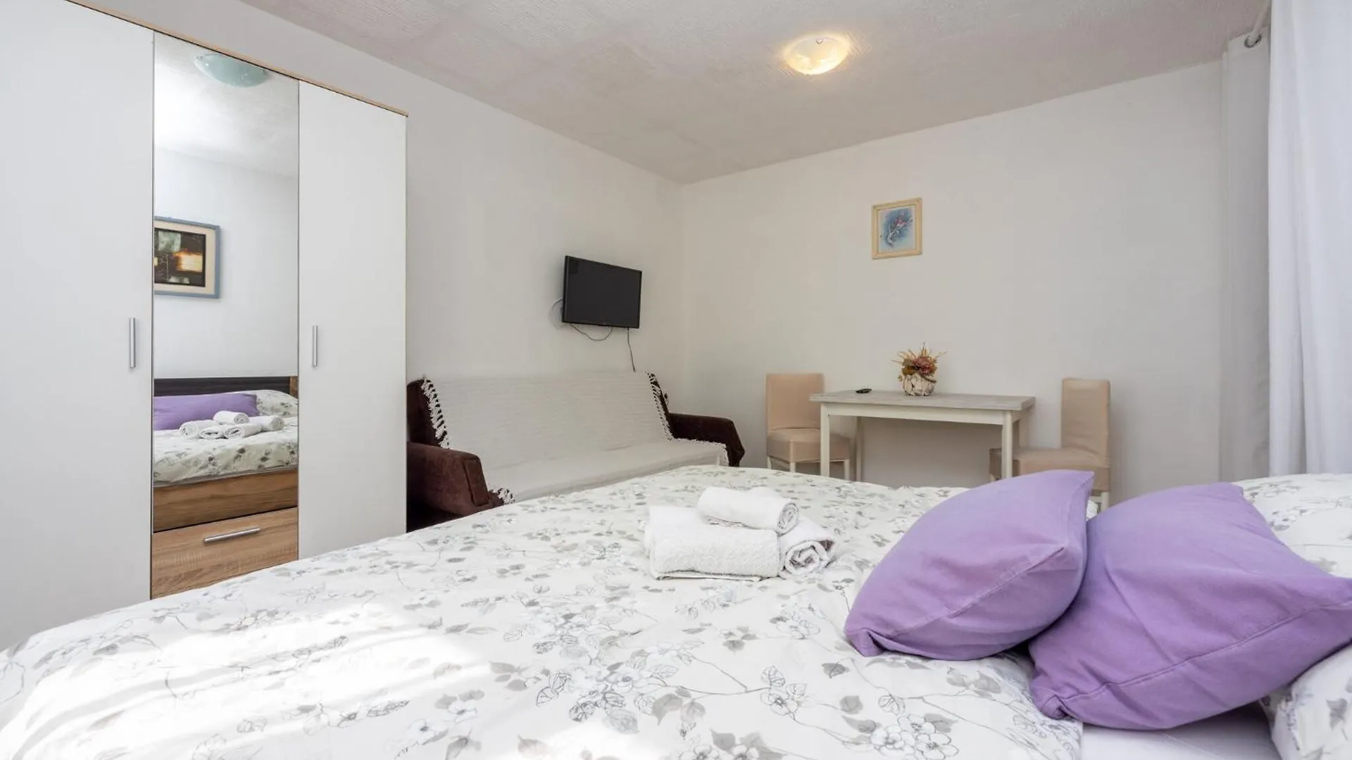 Francisko Apartment Grizane-Belgrad 0*,